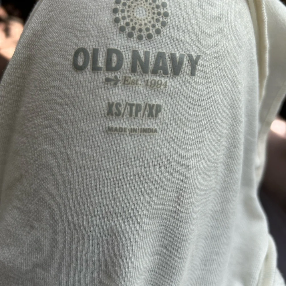 Old navy sequins tank top size XS cream/white and silver all over the front - Picture 2 of 8